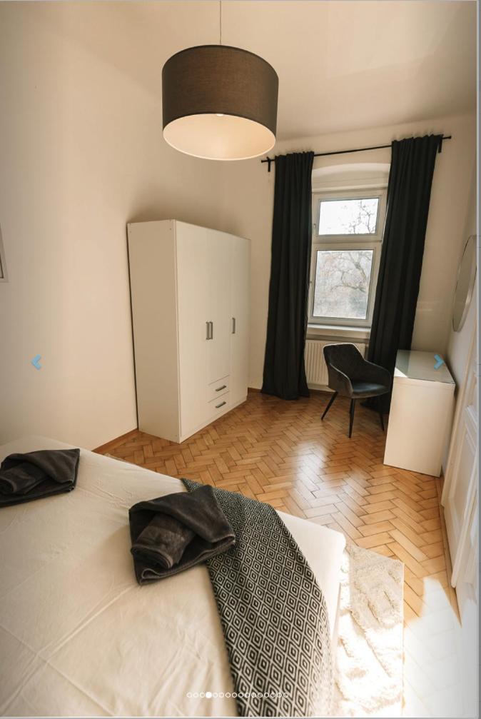 Orestaliving - On The Danube Canal Friedensbruecke Виена Екстериор снимка